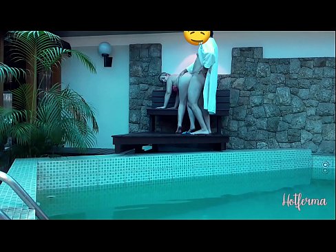❤️ Bòs envite sèvant nan pisin lan, men li pa t 'kapab reziste yon cho ️ Videyo anal nan ht.com-porn-zog.ru ️❤