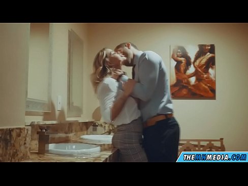 ❤️ Lè yon blond bèl sedui ou nan yon twalèt piblik ️ Videyo anal nan ht.com-porn-zog.ru ️❤